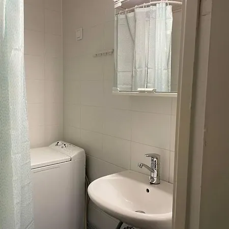 Penger19, Metro Nearby, Group Travel, Netflix, Kallio Huoneisto Helsinki